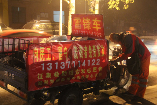 鄭州繁華的夜晚很美，但孫德坤卻無暇享受