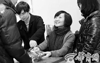 1月19日，柴靜在西安簽售新書《看見》時(shí)和讀者交流。