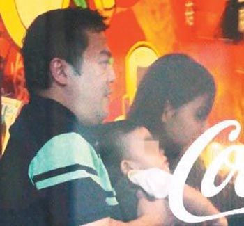 韋汝曾未婚生子，后嫁入豪門(mén)