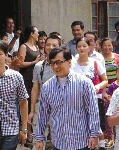 成龍?jiān)谑徍J(rèn)祖歸宗。