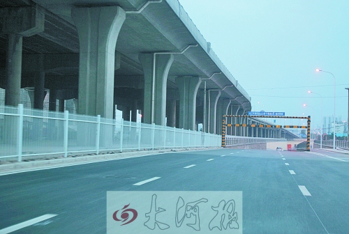 下穿隧道限高3米，不影響公交車通行。