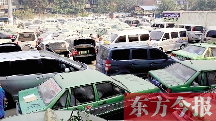 國慶期間，鄭州市客運(yùn)管理處查處的大批非法營運(yùn)車輛
