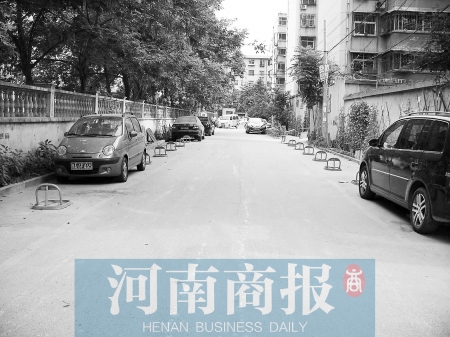 城市公共道路，成了很多人的“停車場(chǎng)” 記者 邱曉峰/攝