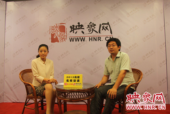 　6月23日，清華大學(xué)河南招生組組長謝旭東做客映象網(wǎng)“2013高招名校訪談”節(jié)目