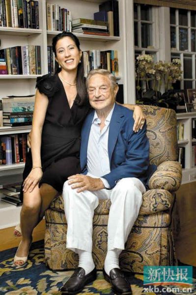 索羅斯及其未婚妻多美子。