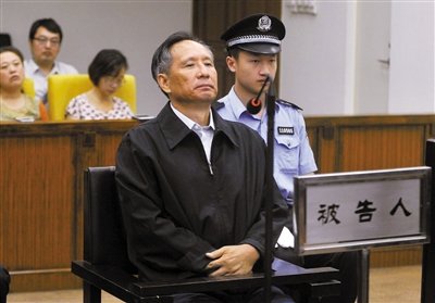 9月10日，北京市第二中級(jí)人民法院，張曙光在庭審中。