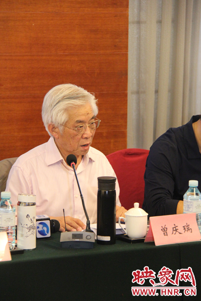 中國傳媒大學(xué)教授、博士生導(dǎo)師曾慶瑞正在發(fā)言