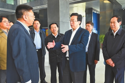 4月9日，省委書記、省人大常委會(huì)主任郭庚茂帶隊(duì)，在洛陽高新技術(shù)產(chǎn)業(yè)集聚區(qū)內(nèi)觀摩考察。