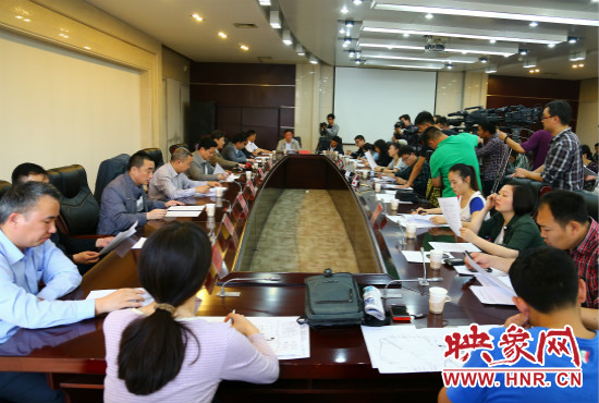 鄭州三環(huán)快速化工程通車(chē)新聞發(fā)布會(huì)現(xiàn)場(chǎng)。