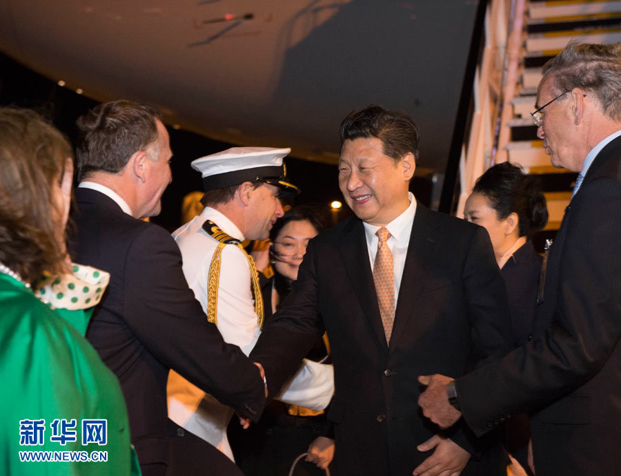 習(xí)近平抵達奧克蘭開始對新西蘭進行國事訪問