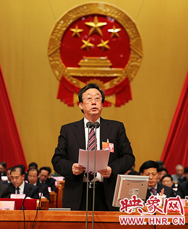 在表決通過各項(xiàng)決議后，省委書記、省人大常委會(huì)主任郭庚茂作出講話