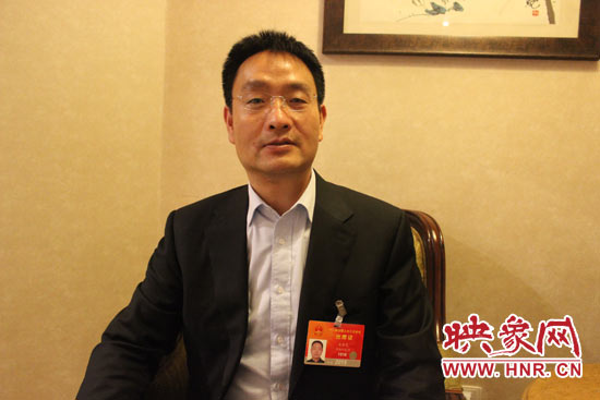 全國(guó)人大代表、輝縣市張村鄉(xiāng)裴寨社區(qū)黨總支書(shū)記裴春亮