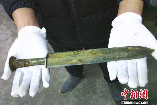 河南發(fā)掘戰(zhàn)國至東漢墓葬群 出土罕見青銅劍、戈（圖）