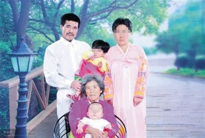 徐純合與家人合影。徐純合微博截圖