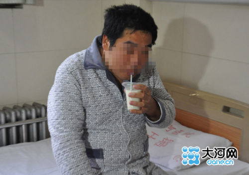 5月7日8時(shí)許，開(kāi)封H7N9患者馬某在病房吃早餐。