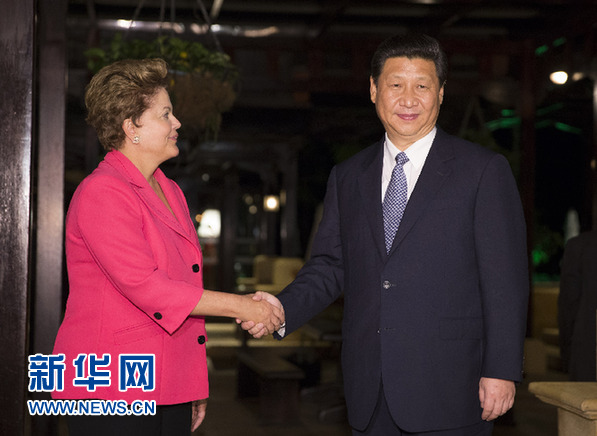 3月27日，國家主席習(xí)近平在南非德班會(huì)見巴西總統(tǒng)羅塞夫。新華社記者 蘭紅光 攝