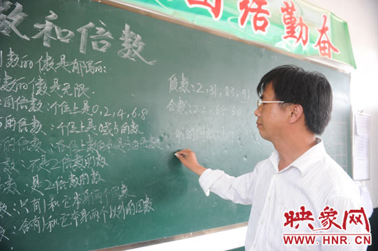 王格現(xiàn)在給5年紀(jì)的孩子們上課。