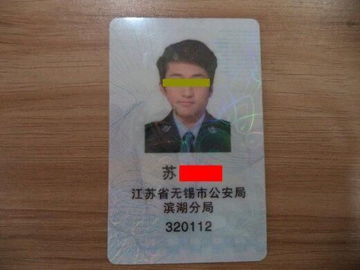 男子制作假經(jīng)查證在酒吧執(zhí)法。