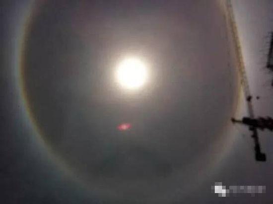 上?，F(xiàn)UFO 專家稱光圈是日暈亮點(diǎn)或是飛行器(圖)