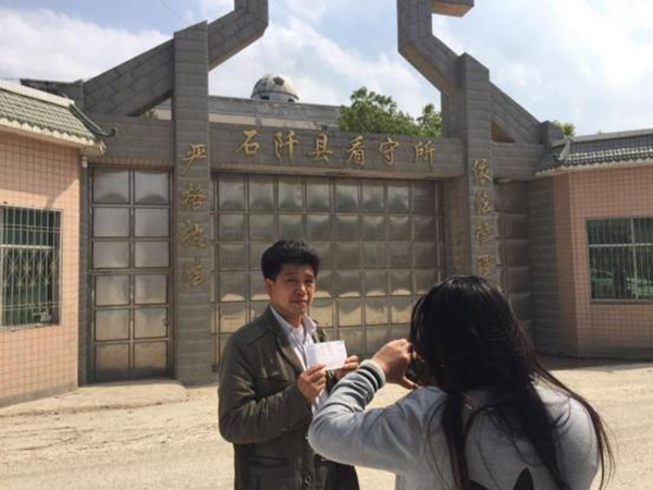陳全松父親給看守所中的兒子交生活費(fèi)。