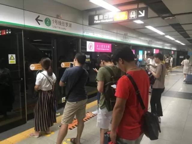 尷尬了！深圳地鐵首開女性車廂 結(jié)果塞滿男乘客