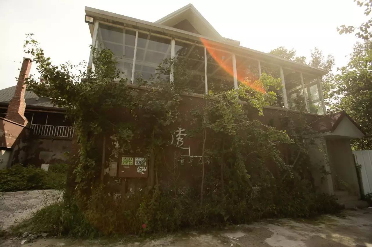 ▲失戀博物館位于北京市通州區(qū)宋莊鎮(zhèn)的一個重創(chuàng)空間內(nèi)，這里是一個藝術(shù)家集聚區(qū)。