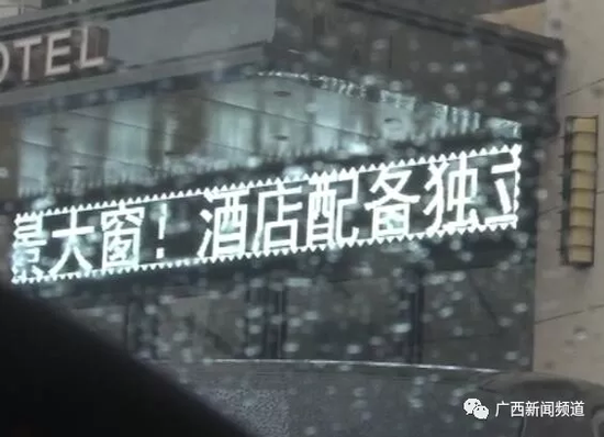 于是，民警將這一情況匯報(bào)給指揮中心，請求120醫(yī)護(hù)人員到達(dá)現(xiàn)場急救。