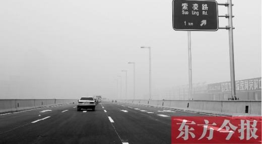 昨天上午，東方今報記者跟隨鄭州市交巡警部門，提前探路已具備通車條件的鄭州市三環(huán)快速路