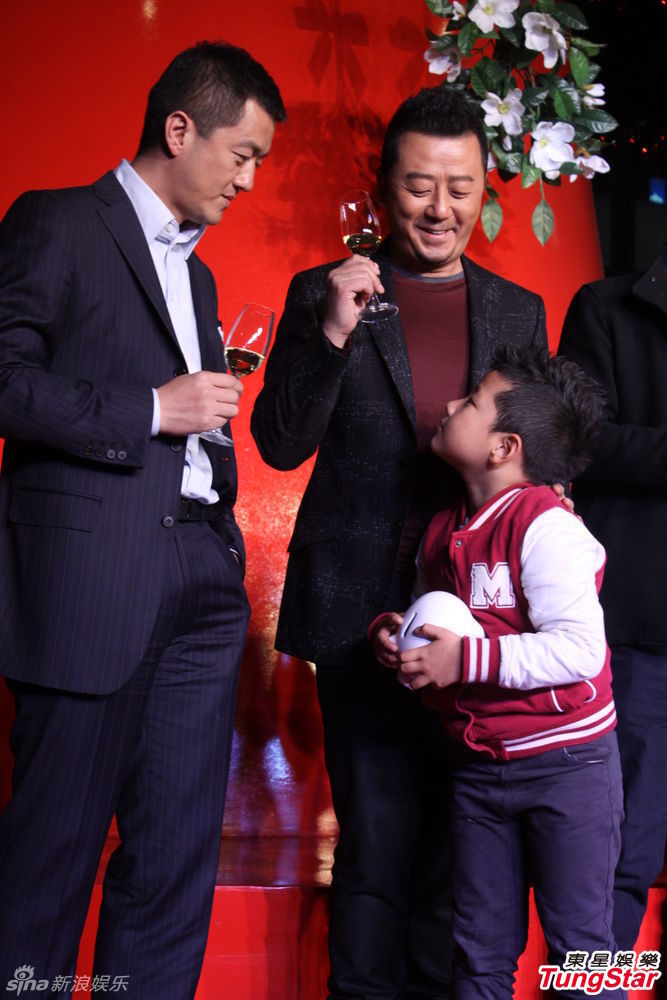 李亞鵬、郭濤父子相活動