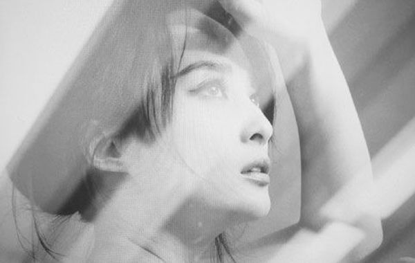 蔣勤勤吊帶美照。