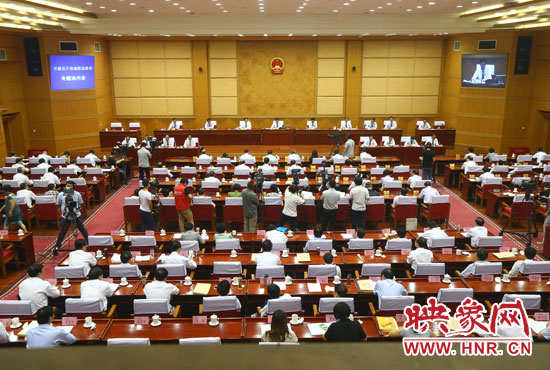 7月29日下午，河南省十二屆人大常委會(huì)第九次會(huì)議召開(kāi)關(guān)于職業(yè)教育專(zhuān)題詢(xún)問(wèn)會(huì)。