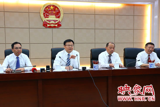 專(zhuān)題詢(xún)問(wèn)會(huì)結(jié)束后，省人大組織召開(kāi)記者提問(wèn)會(huì)。