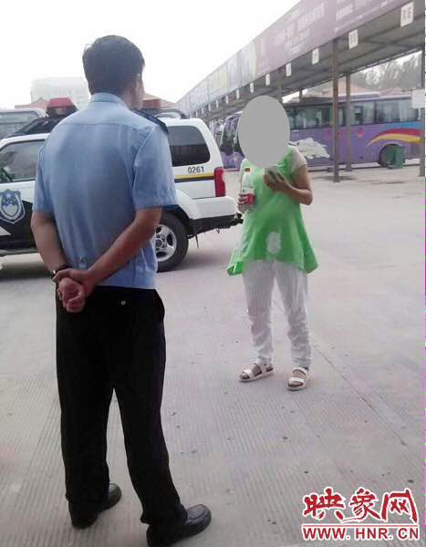 民警把這名女子送到了蘭考汽車站，給她買了回老家濮陽的車票