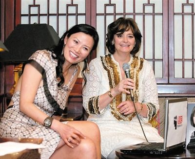 英國《每日郵報》刊發(fā)了一張鄧文迪曾幫助布萊爾夫人在中國推銷其自傳的圖片。