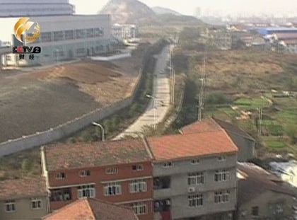 本應(yīng)沒(méi)有居民樓的區(qū)域，布滿密密麻麻的樓房