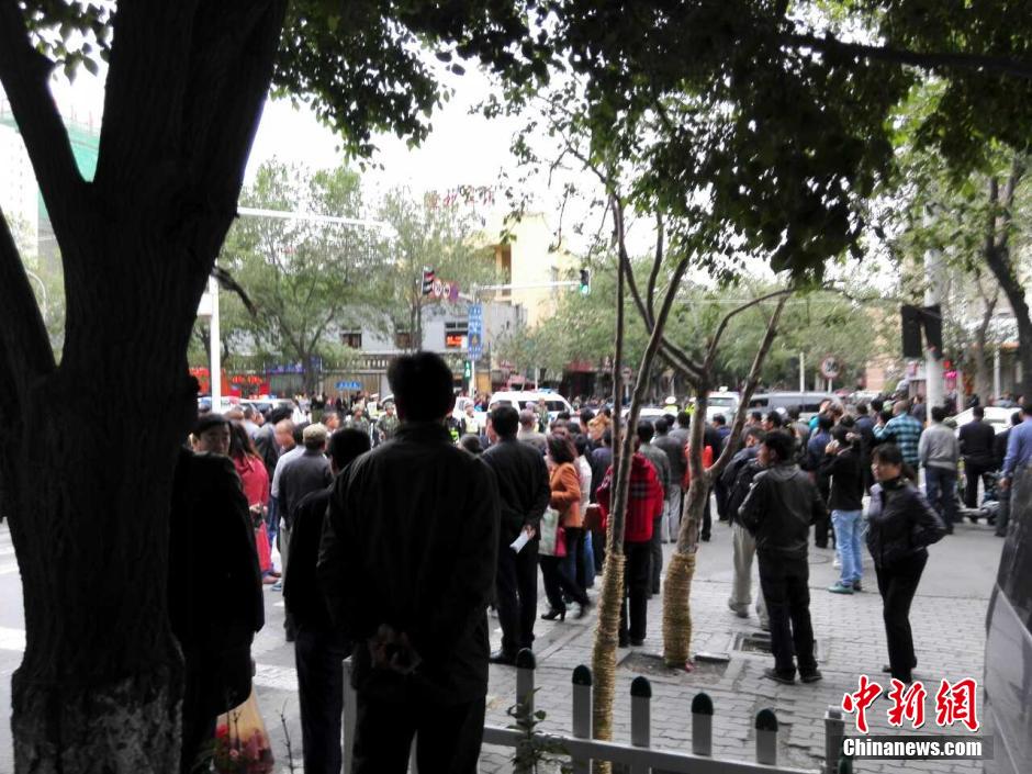 自治區(qū)和烏魯木齊市有關(guān)部門迅速處置，傷員已全部送往醫(yī)院救治。