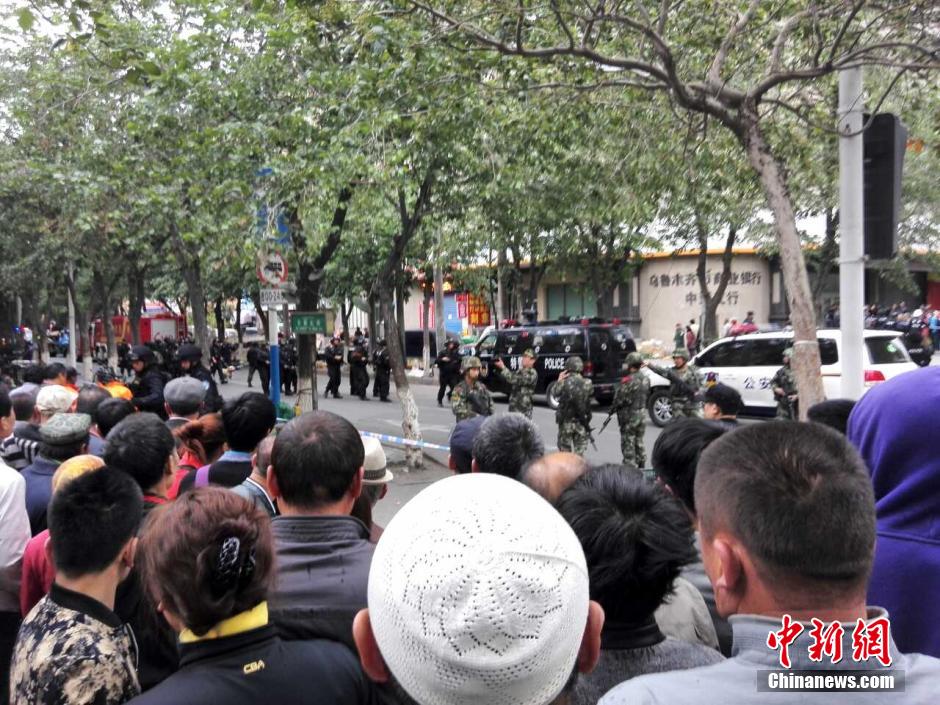 自治區(qū)和烏魯木齊市有關(guān)部門迅速處置，傷員已全部送往醫(yī)院救治。