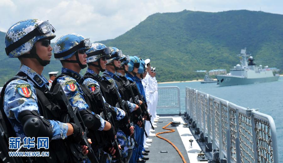 6月9日，在三亞某軍港，海口艦官兵及隨艦出海的特戰(zhàn)隊員離開碼頭。