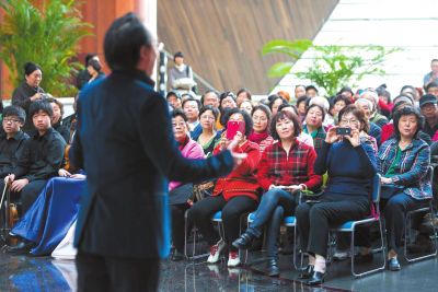 節(jié)儉令后，國(guó)家大劇院成了為數(shù)不多的演出營(yíng)收未受影響的國(guó)字頭演出團(tuán)體之一。圖為國(guó)家大劇院第六屆歌劇節(jié)開(kāi)幕主題活動(dòng)現(xiàn)場(chǎng)（資料圖片）。京華時(shí)報(bào)記者吳平攝
