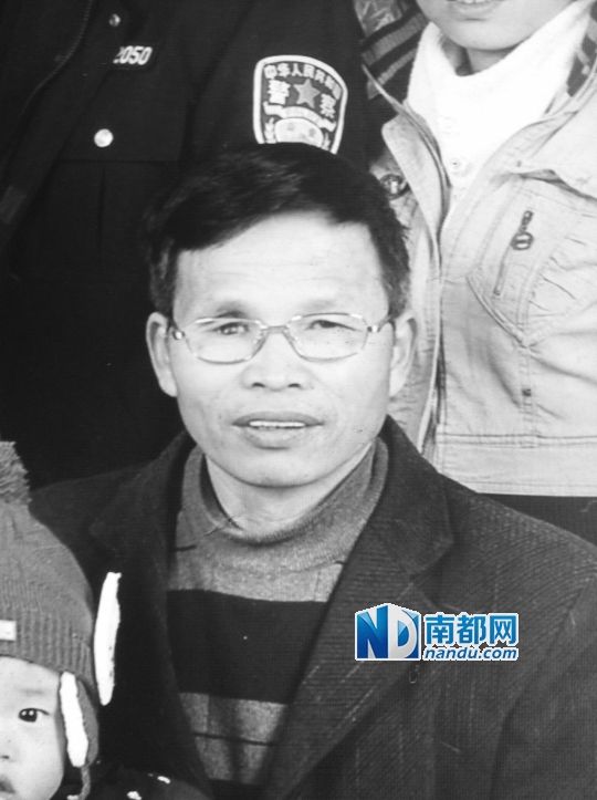  偷拍縣長收禮的萬載縣人汪冬根。
