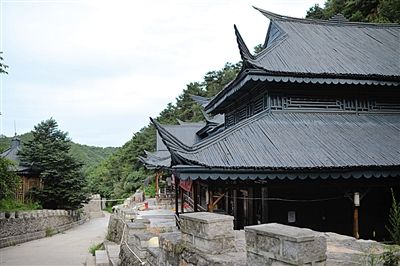 　7月9日，密云水庫附近隸屬于某單位的栗林度假山莊，建筑風格古色古香