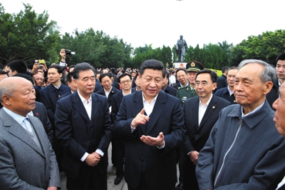 2012年12月11日，習(xí)近平任總書記后，首次出京考察選擇廣東，在深圳蓮花山向鄧小平像敬獻(xiàn)花籃，強(qiáng)調(diào)