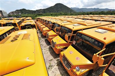 8月28日，浙江溫嶺，擱置農(nóng)村近1年的校車。