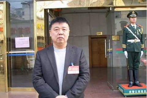江西大富集團(tuán)董事長(zhǎng)、原萍鄉(xiāng)市人大代表何春明。