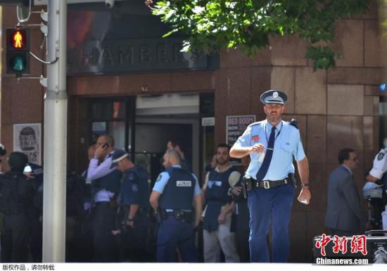 發(fā)生人質(zhì)劫持的咖啡屋位于馬丁廣場，是悉尼市最為繁忙的中央商業(yè)區(qū)。