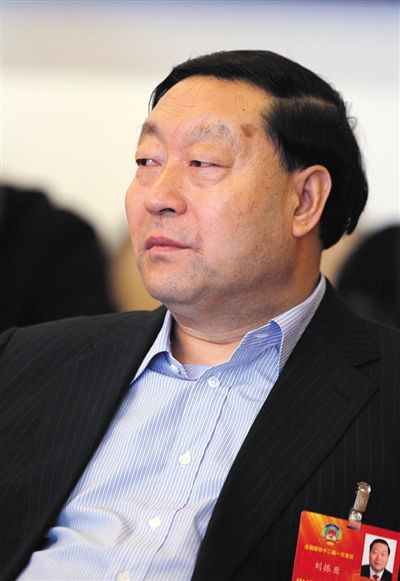 政協(xié)委員、國家電網(wǎng)公司董事長劉振亞說，原來其工資超過100萬，現(xiàn)在他是公司里降薪最多的。圖/CFP