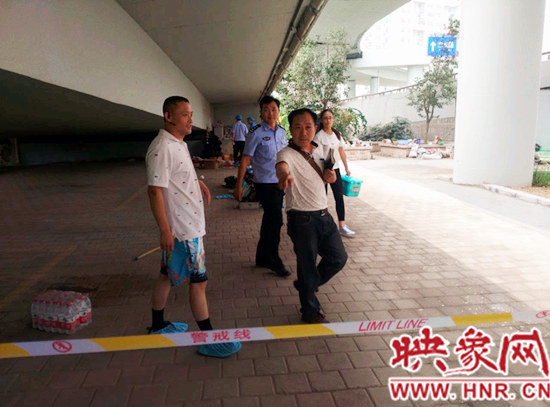 事發(fā)后，警方封鎖現(xiàn)場進(jìn)行調(diào)查取證。