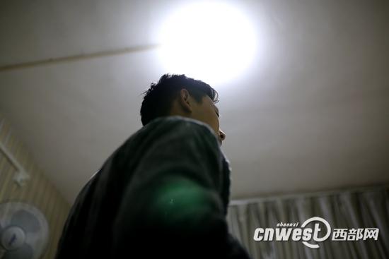 2013年2月份，17歲的林波在陜西省疾控中心拿到HIV確診報告。