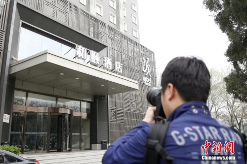 媒體記者關(guān)注北京“和頤酒店女生遇襲”事件。 圖片來源：視覺中國