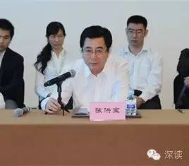 在天津紀(jì)委對(duì)王富強(qiáng)的通報(bào)中指出，王富強(qiáng)從“聽黨的話，永遠(yuǎn)跟黨走，做讓黨放心的人”這一初心出發(fā)，吃過苦、流過汗，曾為天津港保稅區(qū)的建設(shè)和發(fā)展、為天津市招商引資工作作出過貢獻(xiàn)。貢獻(xiàn)被認(rèn)可、贊譽(yù)，其驕傲自滿情緒漸生，覺得
